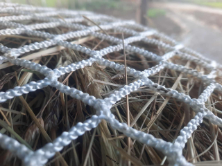 síť na seno, 1X1 m, oko 2 cm, BEZUZLOVÝ POLYESTER